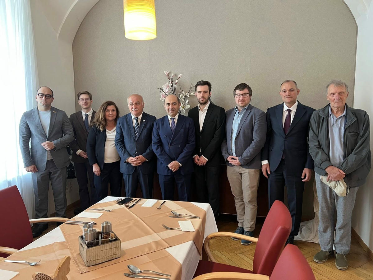 Ermenistanlı ve Azerbaycanlı siyasetçiler Viyana'da biraraya geldi